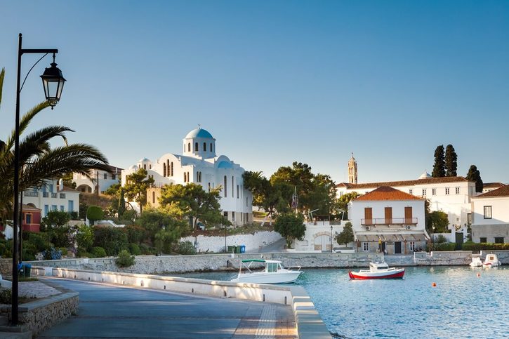 Spetses - Pobřežní promenáda města Spetses 