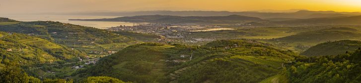 Krajina s pohledem na město Koper, Slovinsko