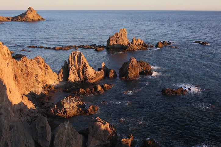 Almería - Útes mořských panen v přírodním parku Cabo de Gata-Níjar.