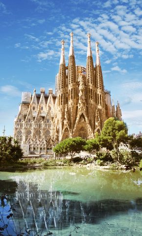 Katedrála Sagrada Familia je symbolem Barcelony.
