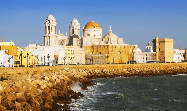 Katedrála na nábřeží Campo del Sur, Cádiz.