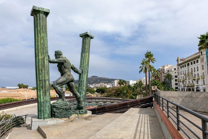 Ceuta - Socha Herkula v Ceutě