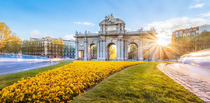 Brána Puerta de Alcala, Madrid, Španělsko