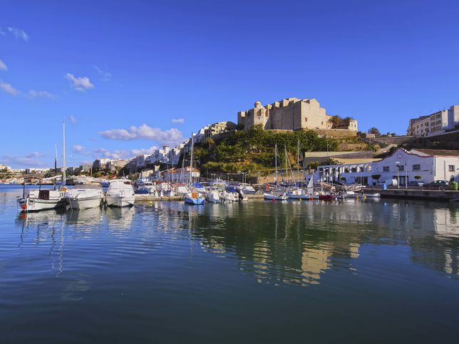 Pohled na město Mahon s přístavem, Menorka