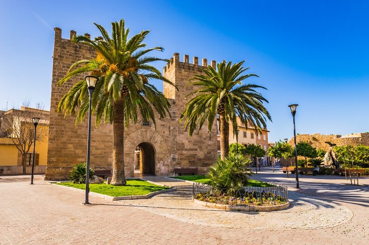 Alcúdia - Pohled na středověkou městskou bránu Porta del Moll