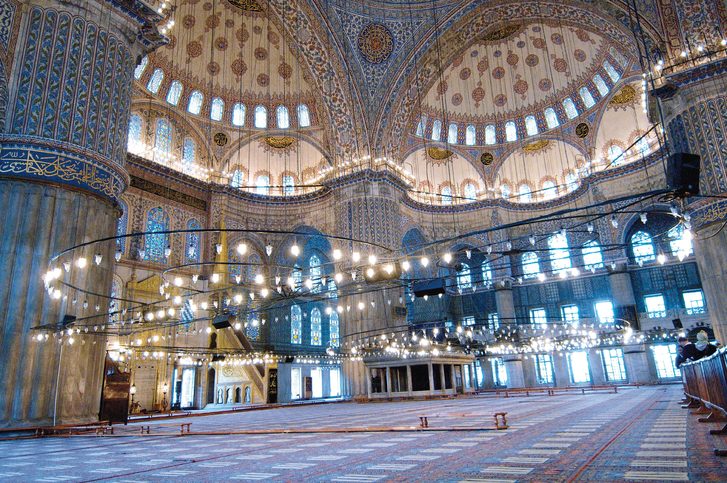 Interié mešity Sultanahmet (Modrá mešita), Istanbul, Turecko