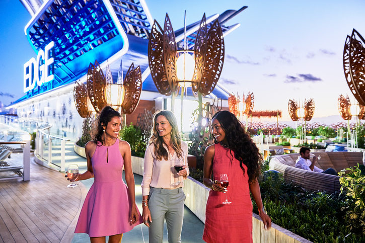 24_CelebrityEdge_RooftopGardenNight_16453-1