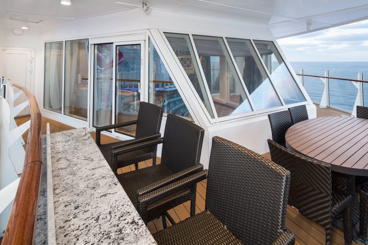 Prostorné apartmá s výhledem na Vodní divadlo s velkým balkonem, balkon - Harmony of the Seas