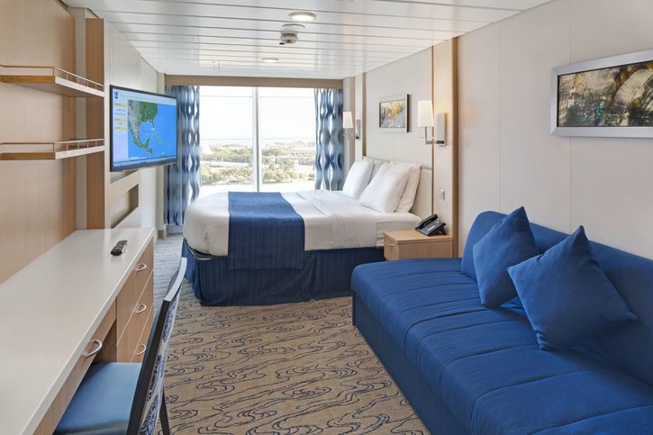 Kajuta s balkonem - RCI_NV_PanoramicOceanView-BedroomR