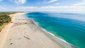 Cable Beach – Užijte si skvělé koupání, kouzelné západy slunce nebo projížďku na hřbetě velblouda na 22 kilometrů dlouhé písčité pláži na břehu Indického oceánu.