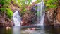 Plavecké díry Florence Falls patří mezi nejnavštěvovanější turistické atrakce národního parku Litchfield v australském severním teritoriu