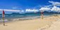 Yorkeys Knob Beach - Projděte se po překrásné písčité pláži na břehu Korálového moře, koupejte se, vyrazte surfovat nebo jen tak relaxujte ve stínu palem