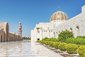 Mešita sultána Kábúse je hlavní mešitou v Sultanátu Omán. Práce na stavbě mešity začaly počátkem roku 1995 při silnici mezi městy Maskat a Seeb. Dokončena byla o šest let později a slavnostně otevřena Jeho Veličenstvem sultánem Kábúsem v květnu 2001, Maskat, Omán