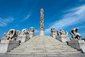 Sousoší v parku Frogner, také nazývaný Vigeland park, který nese název po autorovi sochařské výzdoby. Oslo, Norsko