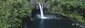 Rainbow Falls – Pozorujte pestrou duhu, vznášející se v mlžném oparu překrásného vodopádu nedaleko od centra města. Hilo, Havaj