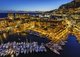 Večerní přístavní město Monte Carlo, Monako