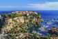 Panoramatický výhled na knížecí palác v Monte Carlu v letním dni, Monako  S