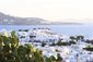 Město Mykonos s ikonickými větrnými mlýny v povzdálí, Mykonos, Řecko