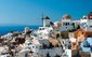 Romantické Santorini ležící v Egejském moři, Řecko