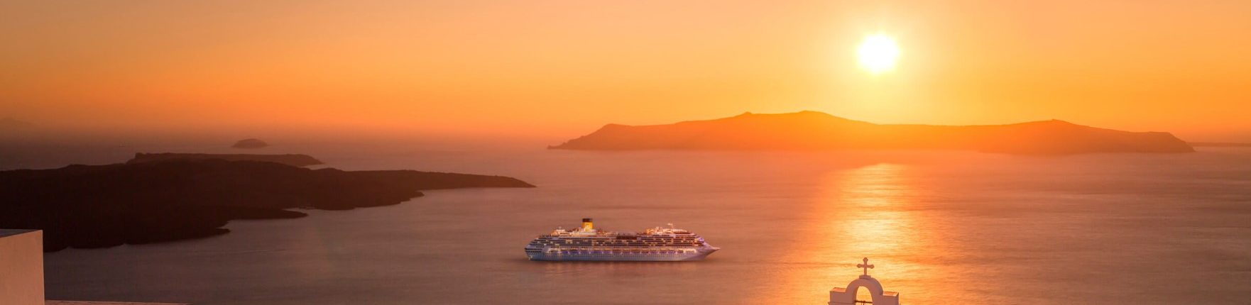 Západ slunce u souostroví Santorini