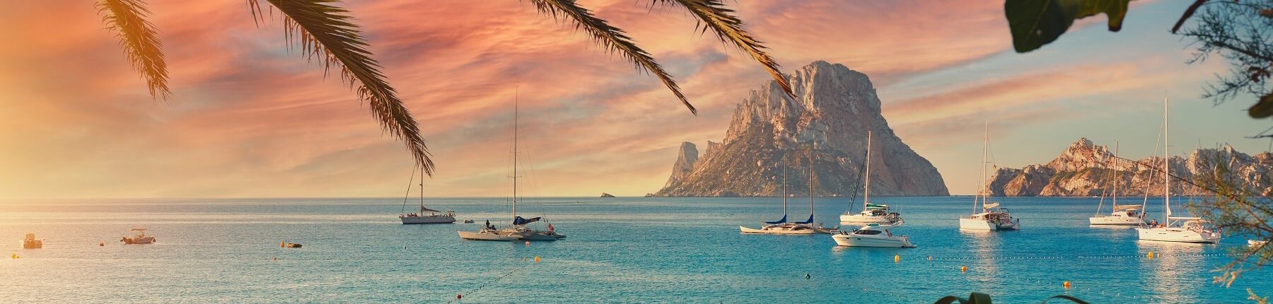 Proplouvání zálivem u ostrova Ibiza