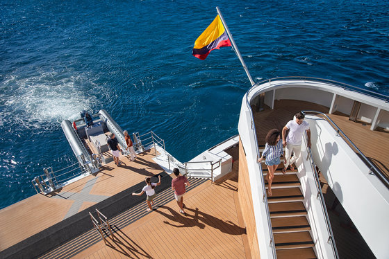 02_FLORA-MARINA-OVERHEAD_829R