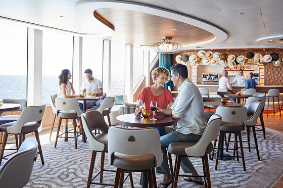 17_DISCOVERY-LOUNGE-BAR_10910R
