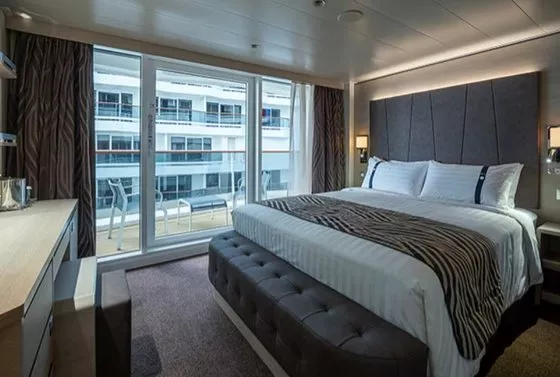 Kajuta s balkonem s výhl. na promenádu a oceán (PV) - MSC World America