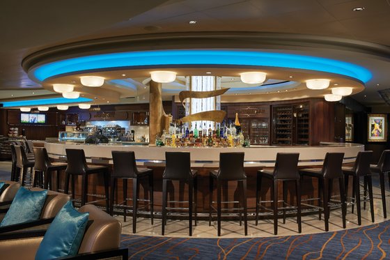 Atrium Bar - Norwegian Escape