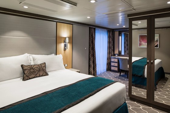 Prostorné apartmá s výhledem na Vodní divadlo s velkým balkonem, ložnice - Harmony of the Seas
