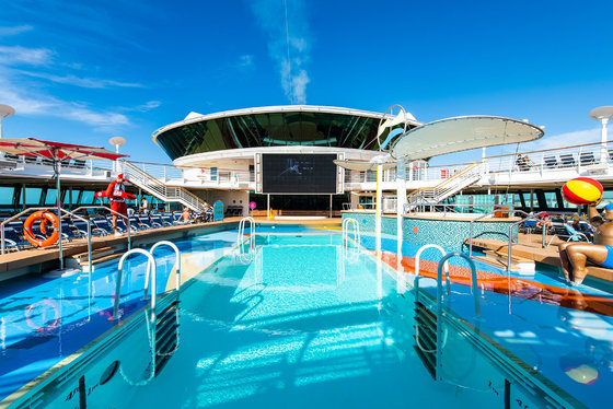 Bazén s velkou obrazovkou - Jewel of the Seas