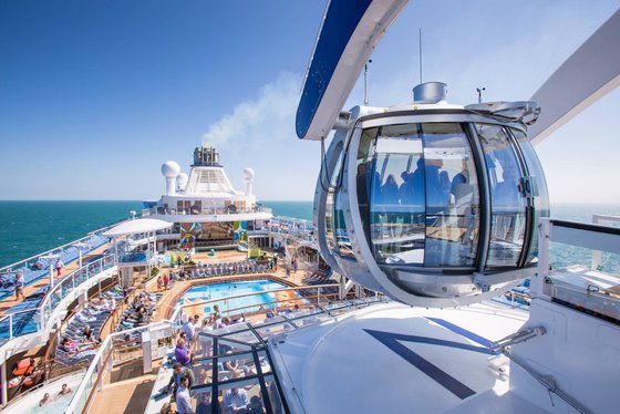z-anthem of the seas horní paluba bazén